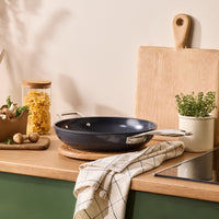 Le Creuset - Sauteerpan Essential Non-Stick 28 cm Hapjespan Le Creuset