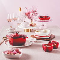 Plat de service Le Creuset en forme de cœur rose coquillage 20 cm