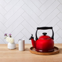 Bouilloire sifflante Le Creuset - Tradition Rouge cerise 2,1 l