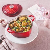 Le Creuset - Braadpan "Hart" in Geëmailleerd Gietijzer met RVS Hartjesknop Braadpan Le Creuset 