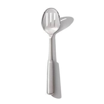 Cuillère à légumes OXO à manche ajouré