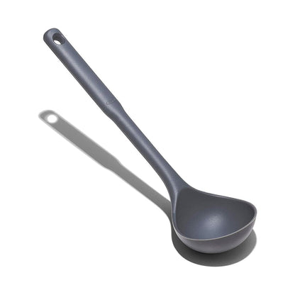 Cuillère à soupe OXO en silicone gris