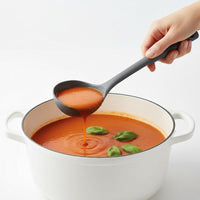 Cuillère à soupe OXO en silicone gris
