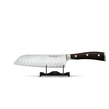 Couteau Santoku Wusthof Ikon à alvéoles, 17 cm, manche en bois.